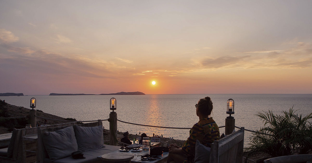 restaurante mambo hostal la torre puesta de sol