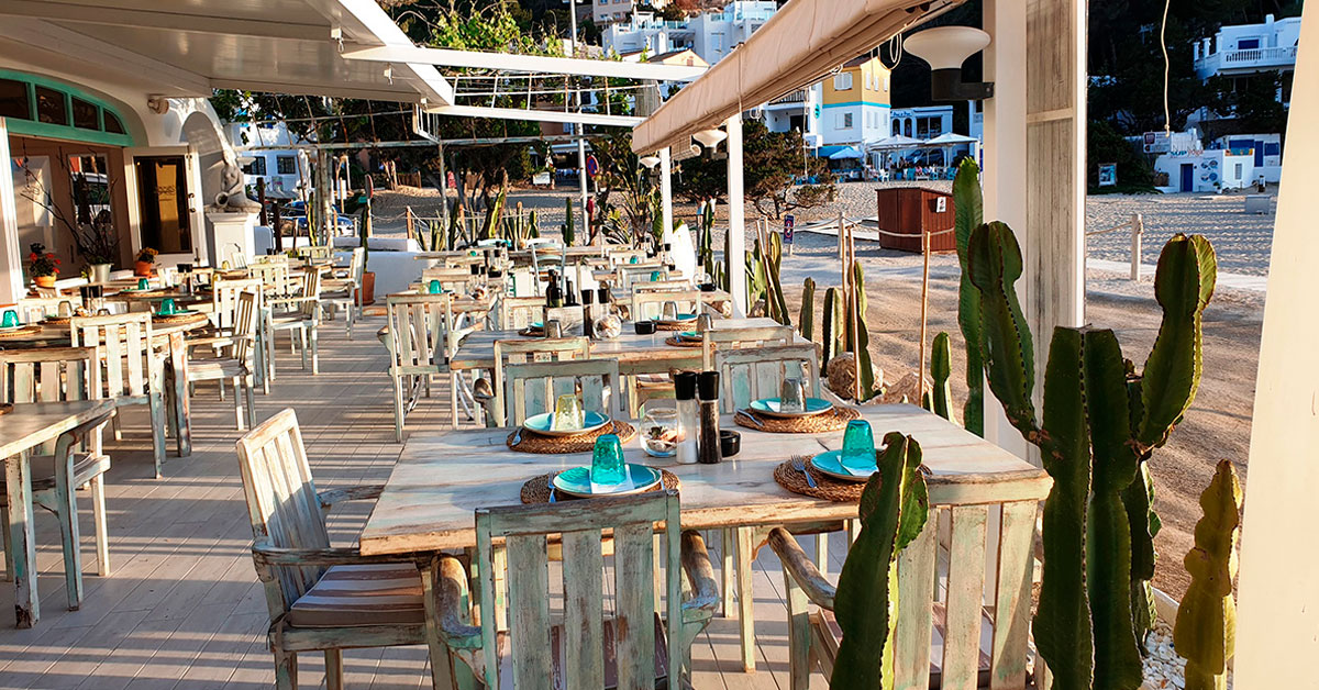 Producte local d'Eivissa a peu de platja: restaurant Ca Na Sofía