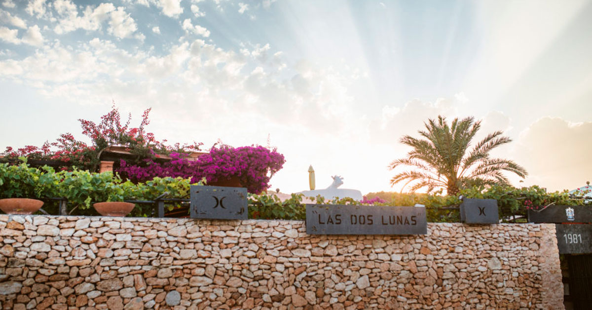 Entrada al restaurante de San Antonio (Ibiza), Las Dos Lunas