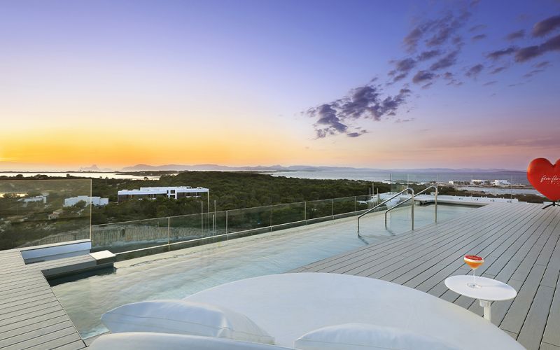 The Sky Rooftop & Sunset Lounge