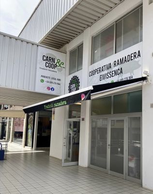 images/Asociaciones_-_Carn__Coop/Eating_in_Ibiza_2_.jpg