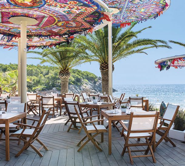 Las mejores terrazas de nuestros restaurantes de playa en Ibiza